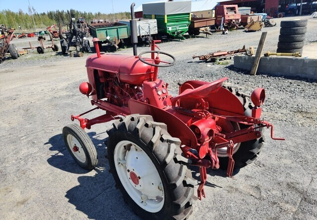 Massey Harris Traktori - bensiini - Traktor: slika 4 Massey Harris Traktori - bensiini - Traktor: slika 4