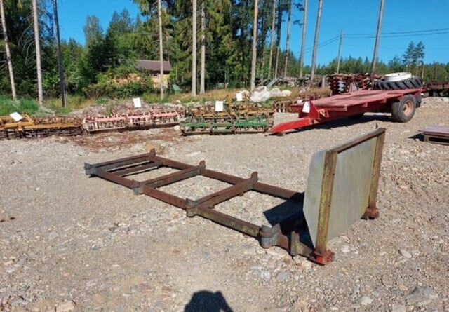 Metsäkärryn alusta 8 pankoinen pituus 400cm - Šumska prikolica: slika 3 Metsäkärryn alusta 8 pankoinen pituus 400cm - Šumska prikolica: slika 3