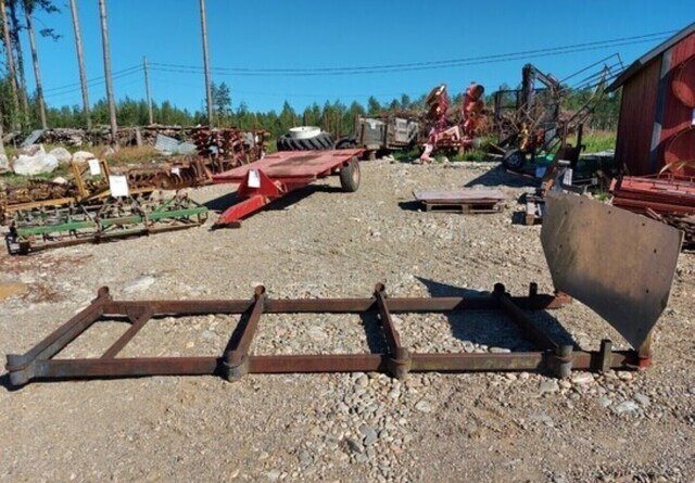 Metsäkärryn alusta 8 pankoinen pituus 400cm - Šumska prikolica: slika 1 Metsäkärryn alusta 8 pankoinen pituus 400cm - Šumska prikolica: slika 1