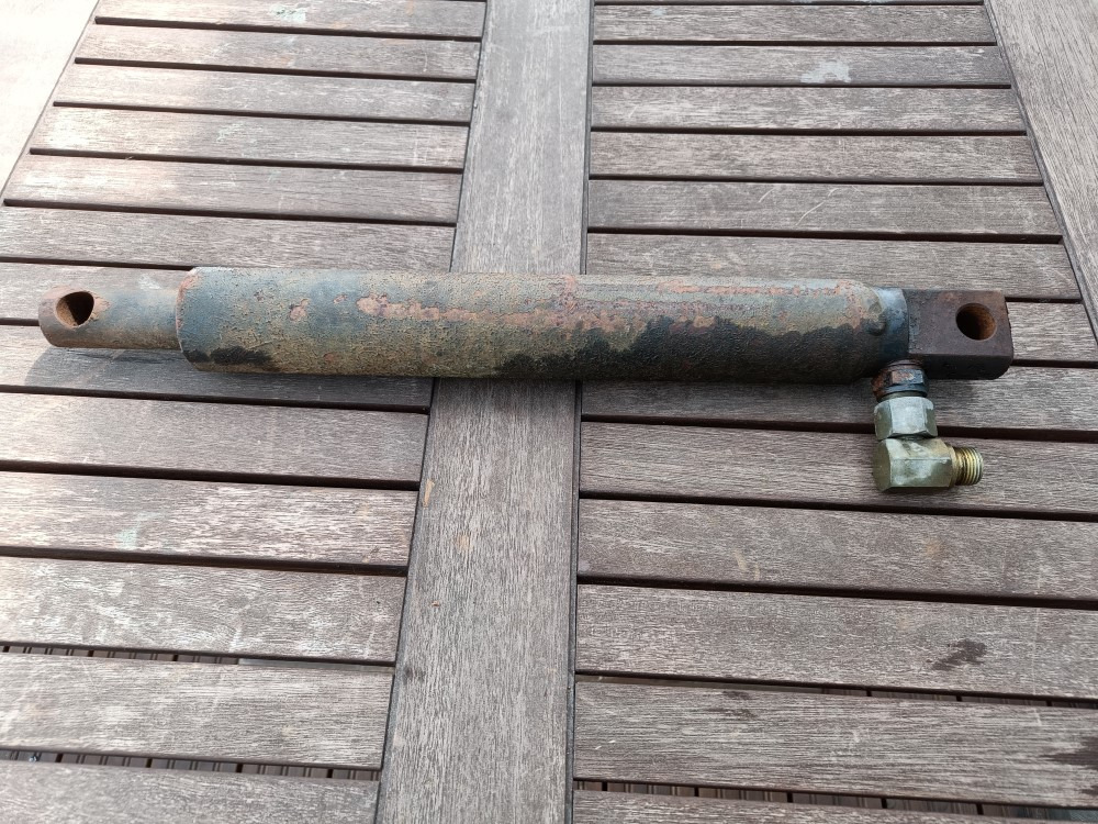 Överum CV398H paluuauran laukaisusylinteri - Rezervni deo za Poljoprivredna mašina: slika 1 Överum CV398H paluuauran laukaisusylinteri - Rezervni deo za Poljoprivredna mašina: slika 1