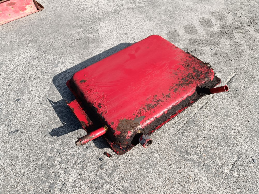 Sampo 410 hydrauliikkaöljysäiliö - Hidraulični rezervoar za Kombinovani kombajn: slika 4 Sampo 410 hydrauliikkaöljysäiliö - Hidraulični rezervoar za Kombinovani kombajn: slika 4