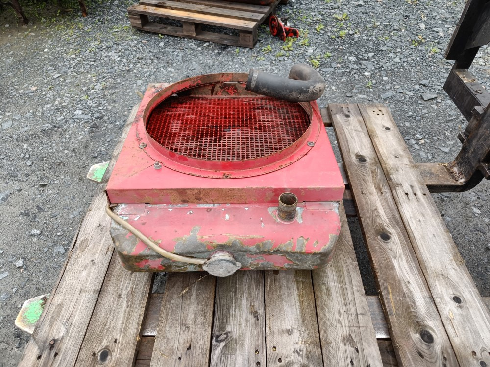 Sampo 410 jäähdytin - Radijator za Kombinovani kombajn: slika 3 Sampo 410 jäähdytin - Radijator za Kombinovani kombajn: slika 3