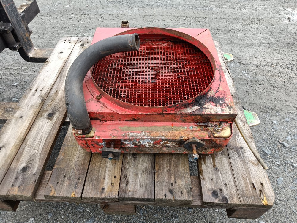 Sampo 410 jäähdytin - Radijator za Kombinovani kombajn: slika 5 Sampo 410 jäähdytin - Radijator za Kombinovani kombajn: slika 5