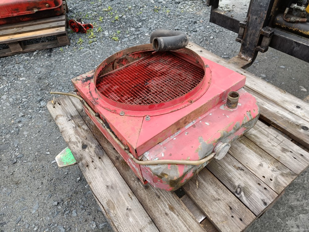 Sampo 410 jäähdytin - Radijator za Kombinovani kombajn: slika 2 Sampo 410 jäähdytin - Radijator za Kombinovani kombajn: slika 2