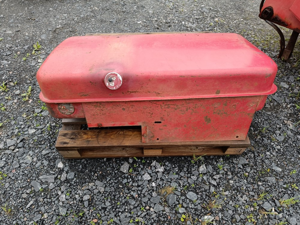 Sampo 410 polttoainetankki - Rezervoar za gorivo za Kombinovani kombajn: slika 4 Sampo 410 polttoainetankki - Rezervoar za gorivo za Kombinovani kombajn: slika 4