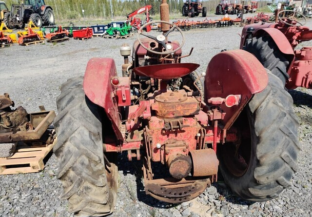 Traktor Takra traktoreita 2kpl ja varamoottori: slika 13