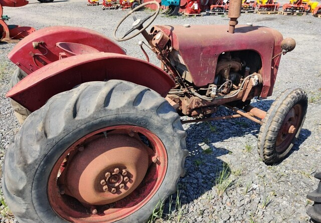 Traktor Takra traktoreita 2kpl ja varamoottori: slika 14