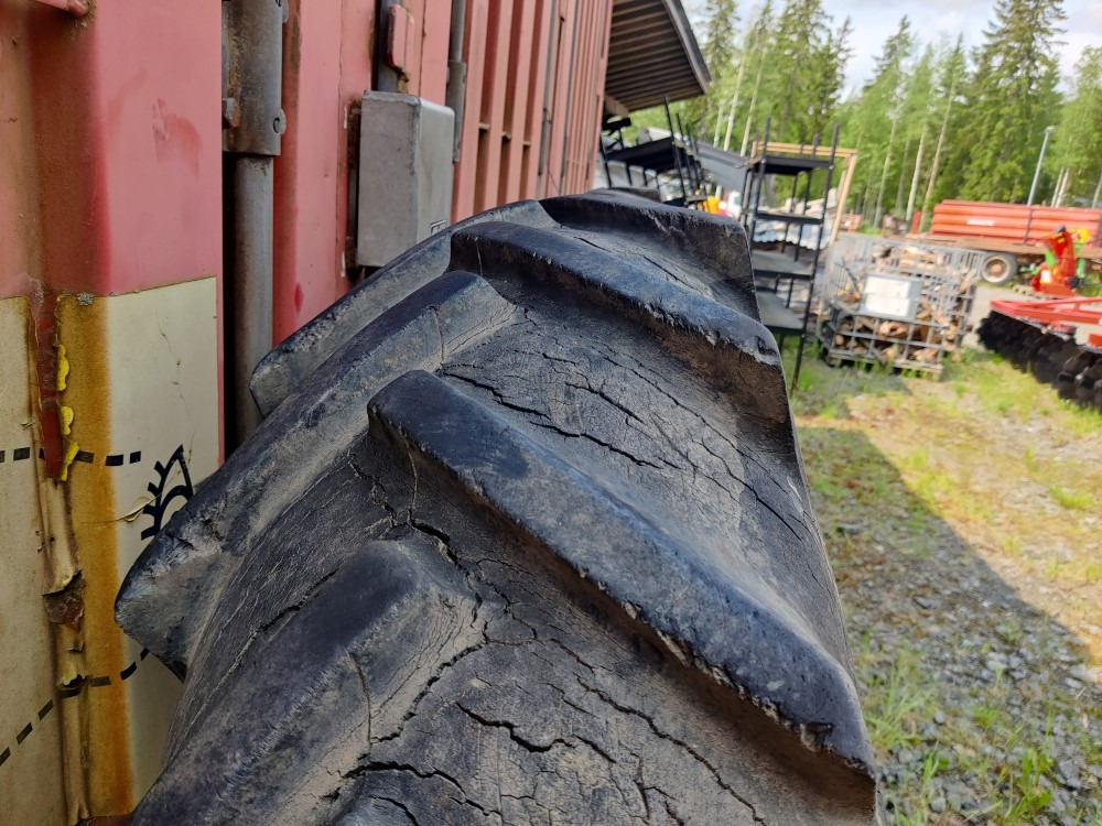 Traktorin renkaat 13.6x36 vannekehillä - Guma za Traktor: slika 3 Traktorin renkaat 13.6x36 vannekehillä - Guma za Traktor: slika 3