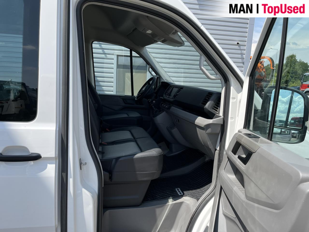 MAN TGE 3.140 4X2F SB kombi - Furgon: slika 2 MAN TGE 3.140 4X2F SB kombi - Furgon: slika 2
