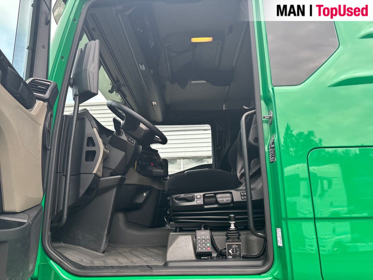 MAN TGX 18.520 4x4H BL SA *RM935876 Euro6 Pritarder ZV - Tegljač: slika 5 MAN TGX 18.520 4x4H BL SA *RM935876 Euro6 Pritarder ZV - Tegljač: slika 5