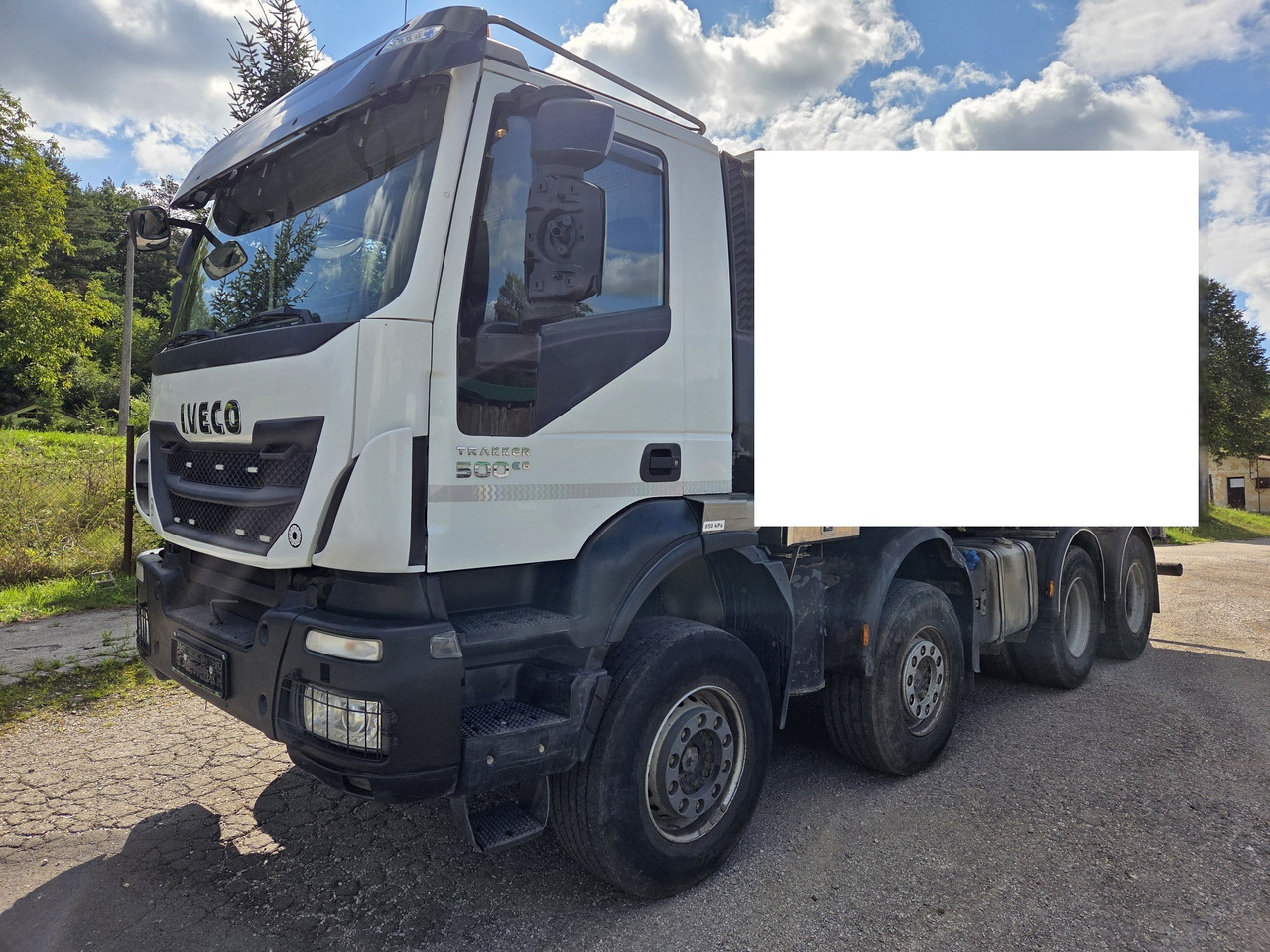 IVECO  - Kamion sa golom šasijom i zatvorenom kabinom: slika 1 IVECO  - Kamion sa golom šasijom i zatvorenom kabinom: slika 1