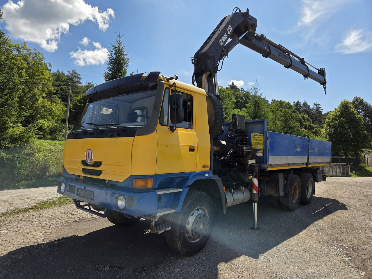 TATRA T815 260R11 6x6 + HIAB 250 - Kamion sa tovarnim sandukom, Kamion sa dizalicom: slika 1 TATRA T815 260R11 6x6 + HIAB 250 - Kamion sa tovarnim sandukom, Kamion sa dizalicom: slika 1