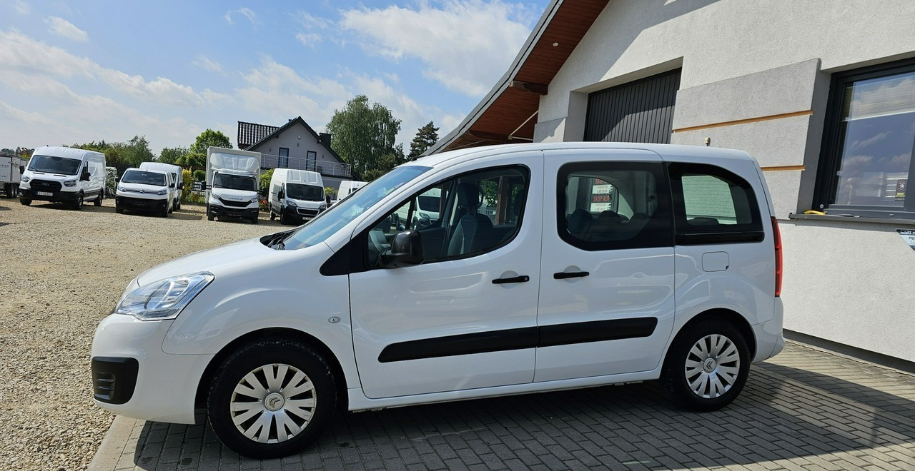 Citroen Berlingo II 5 -osobowy*29450 zł netto* - Automobil: slika 4 Citroen Berlingo II 5 -osobowy*29450 zł netto* - Automobil: slika 4