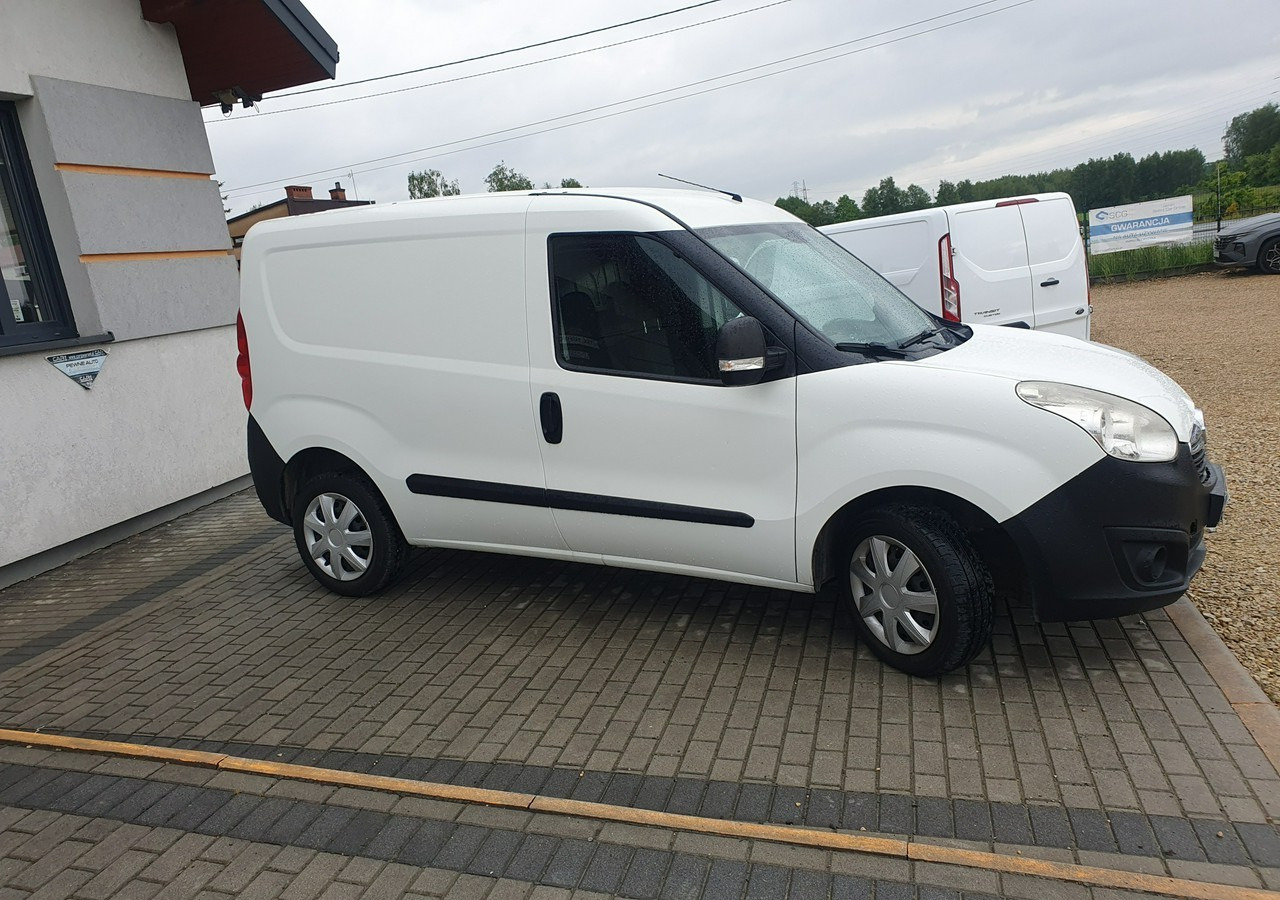 Opel Combo Opel Combo 1.4 Benzyna Polski Salon - Furgon: slika 4 Opel Combo Opel Combo 1.4 Benzyna Polski Salon - Furgon: slika 4