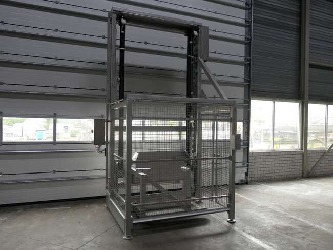 Lachnit lifter for palletboxes 322 L - Oprema za prehrambenu industriju: slika 1 Lachnit lifter for palletboxes 322 L - Oprema za prehrambenu industriju: slika 1