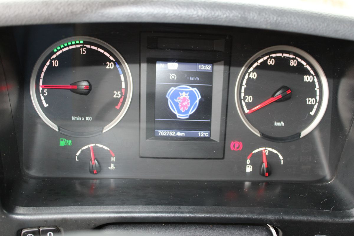 Scania P230 - Kamion sa zatvorenim sandukom: slika 5 Scania P230 - Kamion sa zatvorenim sandukom: slika 5