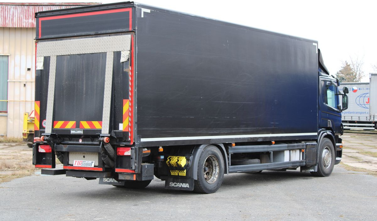 Scania P230 - Kamion sa zatvorenim sandukom: slika 3 Scania P230 - Kamion sa zatvorenim sandukom: slika 3