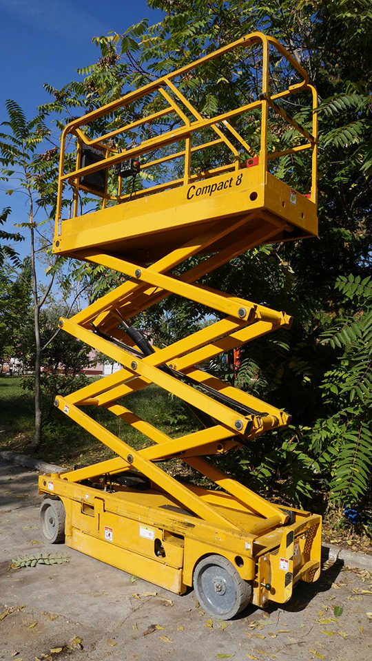 HAULOTTE Compact 8 - Lift u obliku makaza: slika 1 HAULOTTE Compact 8 - Lift u obliku makaza: slika 1