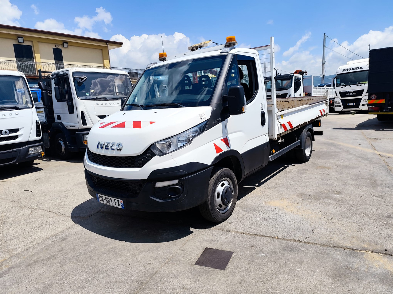 IVECO DAILY 35-130 - Dostavno vozilo istovarivač: slika 1 IVECO DAILY 35-130 - Dostavno vozilo istovarivač: slika 1
