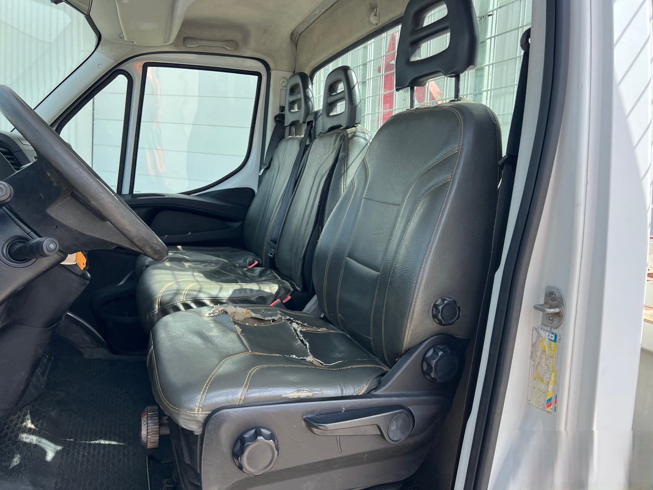 IVECO DAILY 35-130 - Dostavno vozilo istovarivač: slika 4 IVECO DAILY 35-130 - Dostavno vozilo istovarivač: slika 4