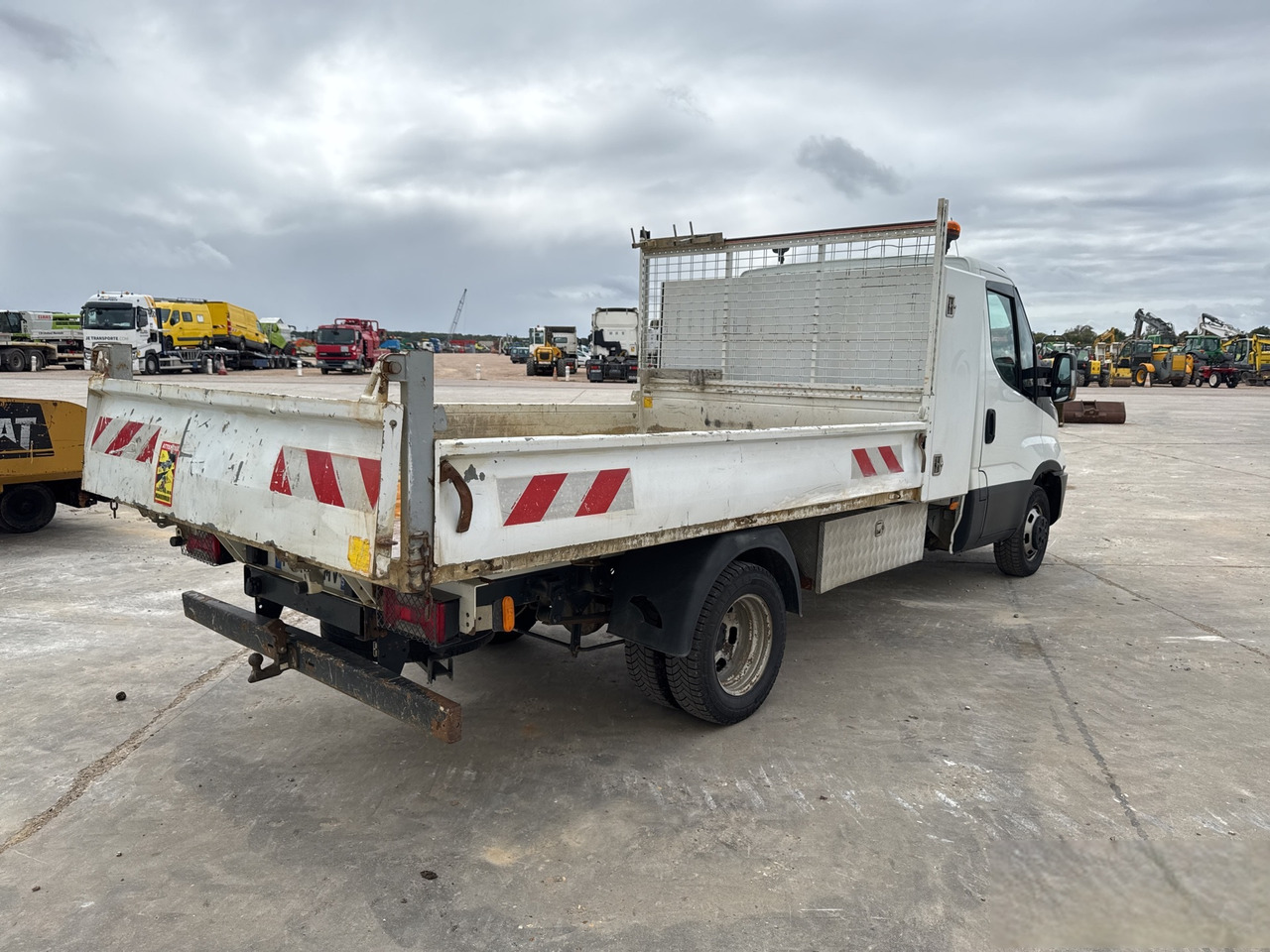 IVECO DAILY 35-150 - Dostavno vozilo istovarivač: slika 4 IVECO DAILY 35-150 - Dostavno vozilo istovarivač: slika 4