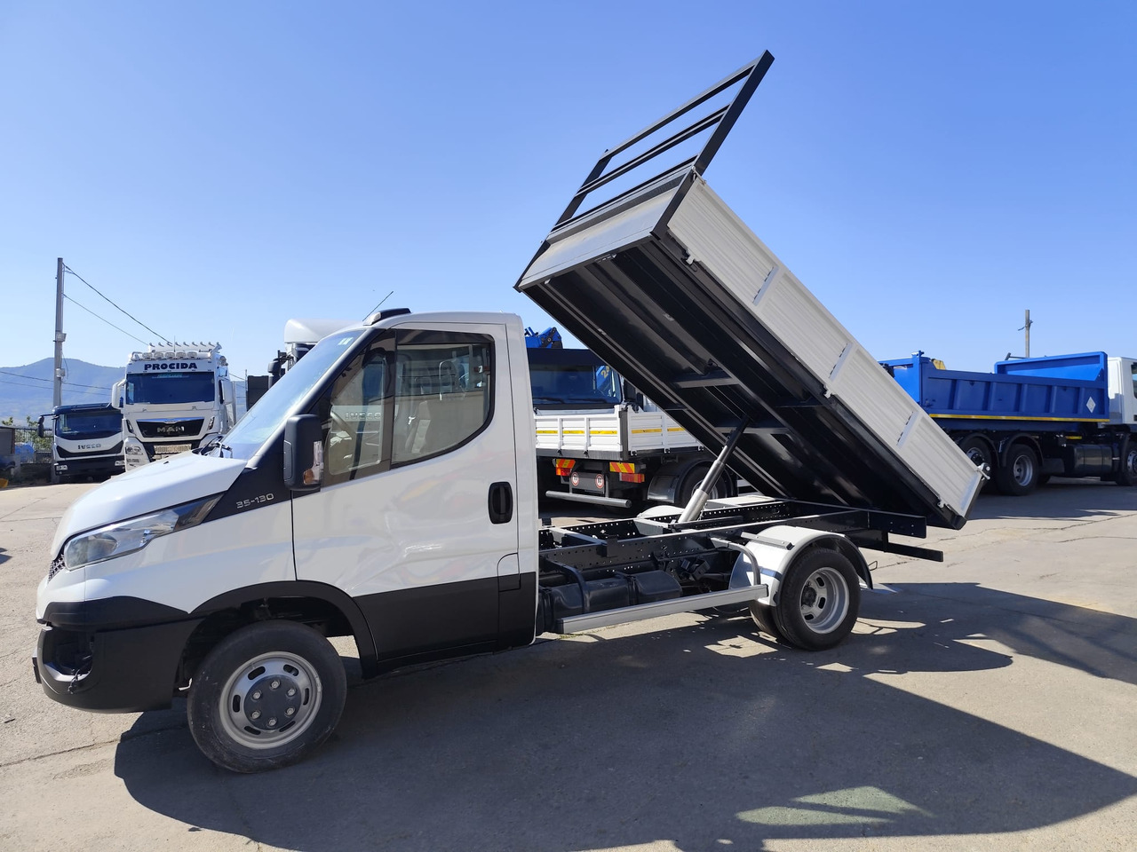 IVECO DAILY 35C13 - Dostavno vozilo istovarivač: slika 1 IVECO DAILY 35C13 - Dostavno vozilo istovarivač: slika 1