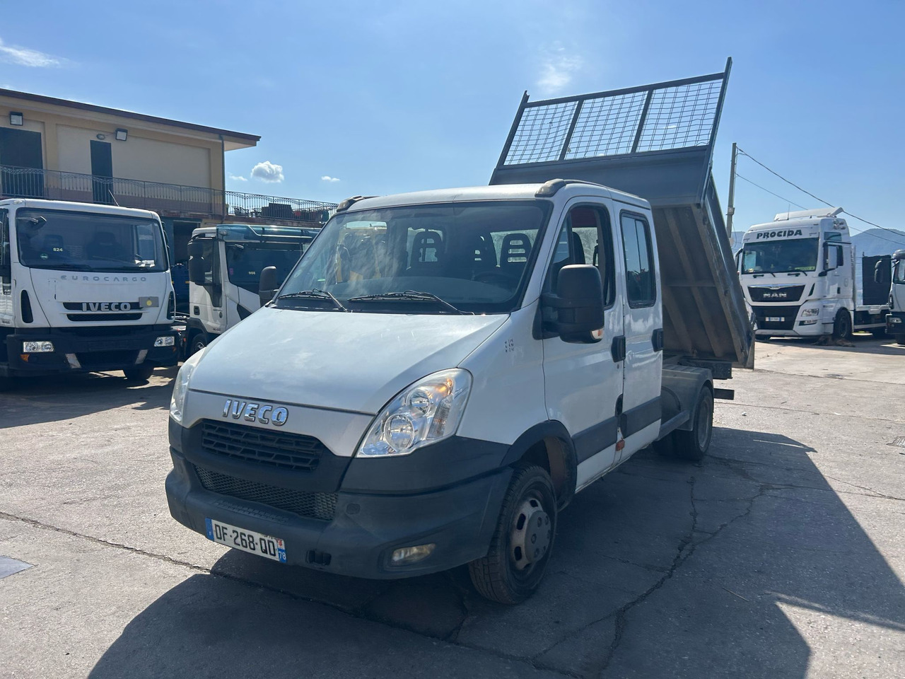 IVECO DAILY 35C13 - Dostavno vozilo istovarivač: slika 1 IVECO DAILY 35C13 - Dostavno vozilo istovarivač: slika 1