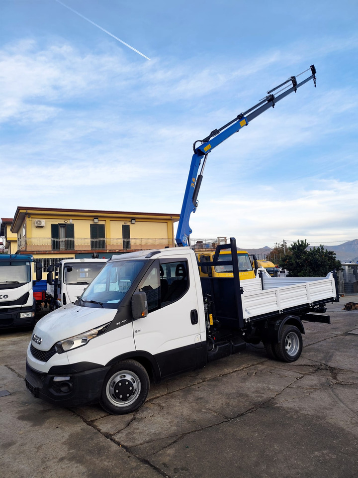 IVECO DAILY 35C15 - Kamion sa dizalicom, Dostavno vozilo istovarivač: slika 1 IVECO DAILY 35C15 - Kamion sa dizalicom, Dostavno vozilo istovarivač: slika 1