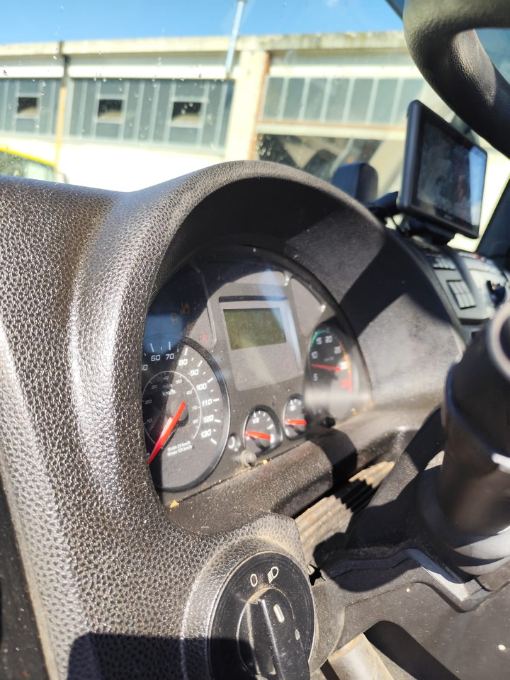 IVECO EUROCARGO 120-190L - Kamion sa golom šasijom i zatvorenom kabinom: slika 5 IVECO EUROCARGO 120-190L - Kamion sa golom šasijom i zatvorenom kabinom: slika 5