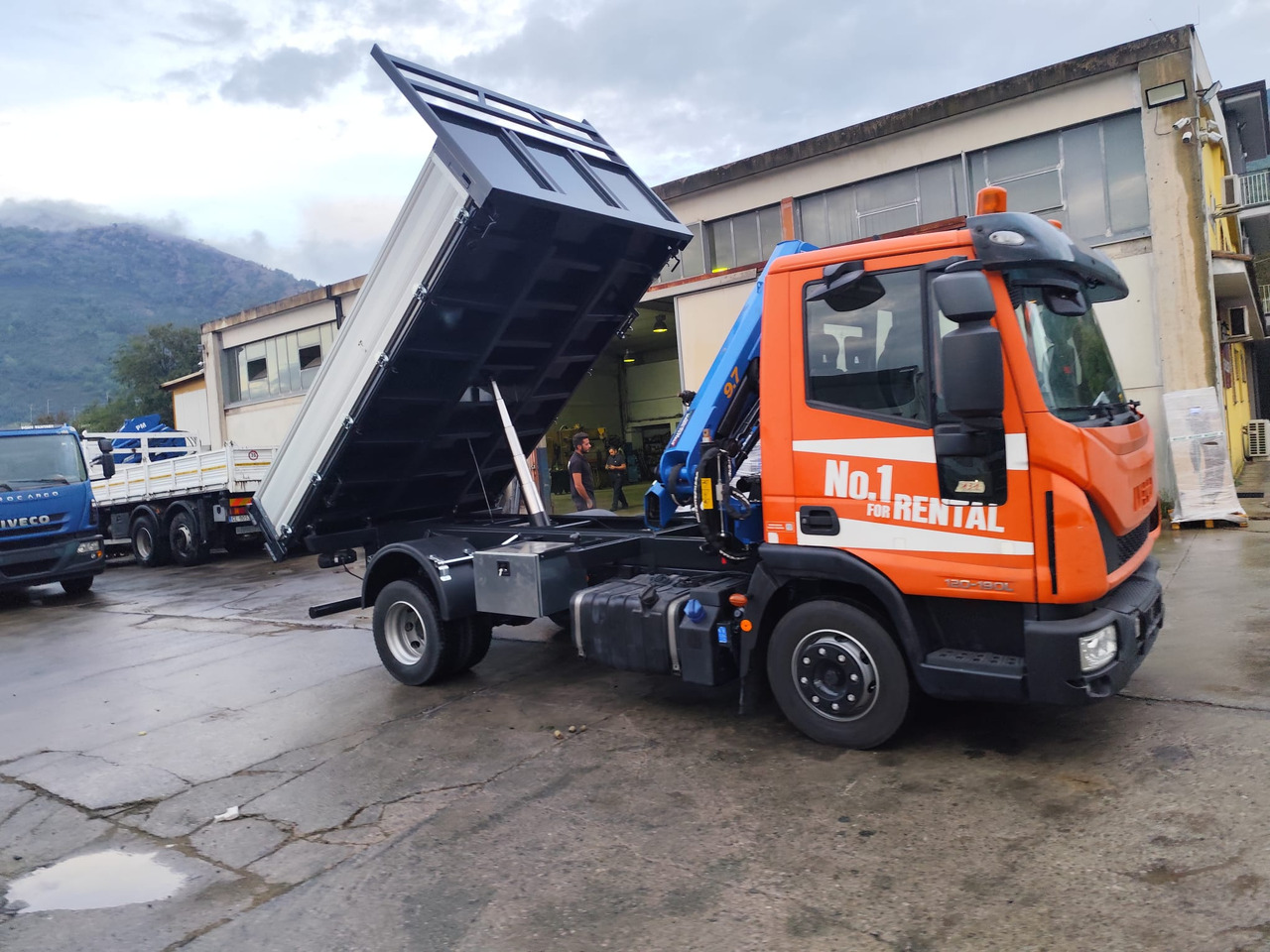 Kamion sa dizalicom IVECO EUROCARGO 120-90L: slika 6