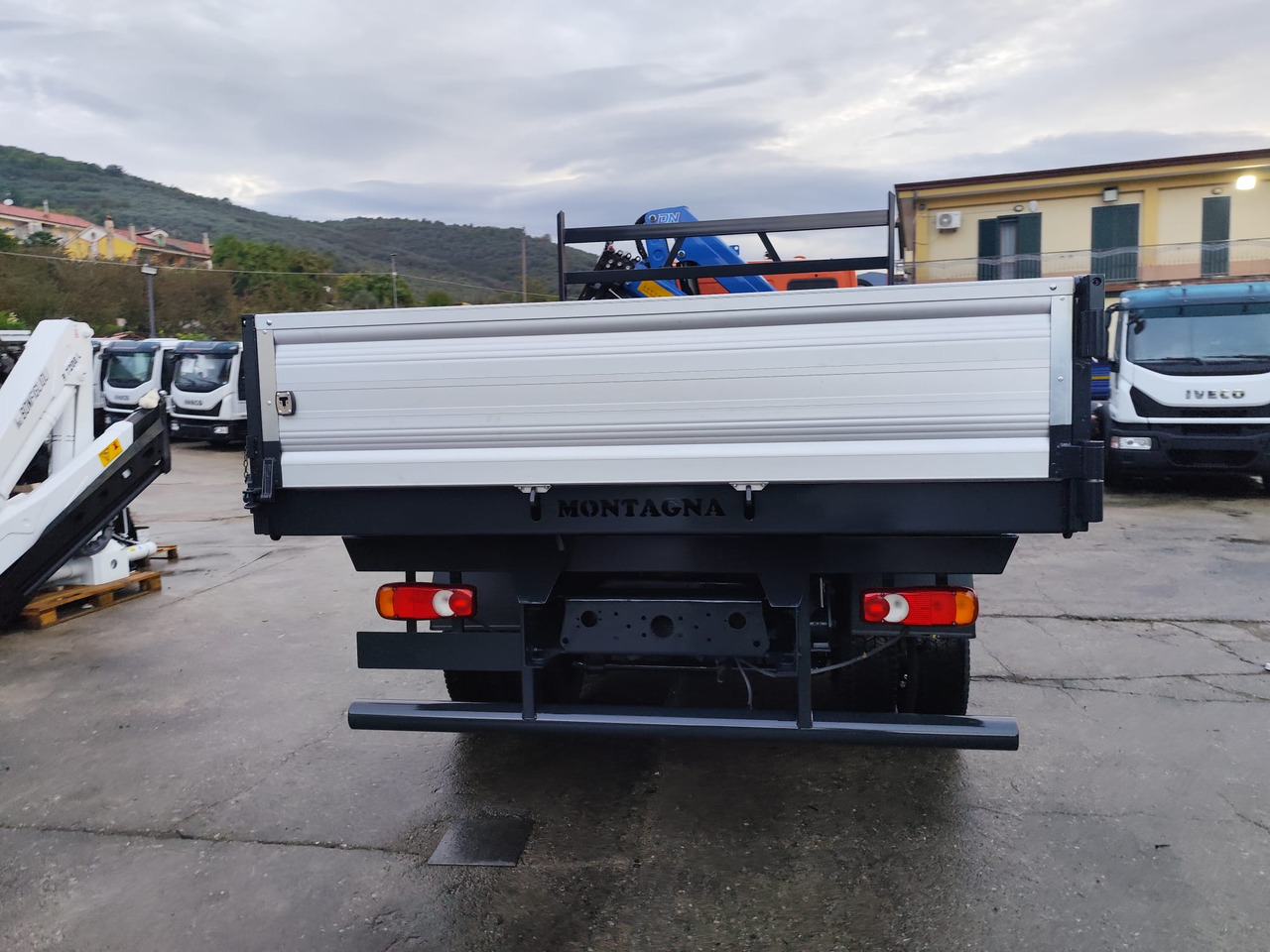 Kamion sa dizalicom IVECO EUROCARGO 120-90L: slika 25