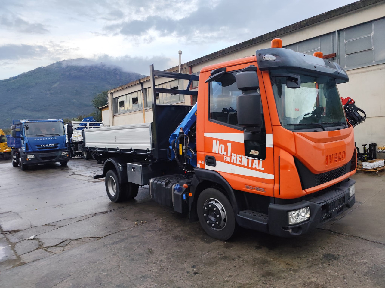 Kamion sa dizalicom IVECO EUROCARGO 120-90L: slika 29