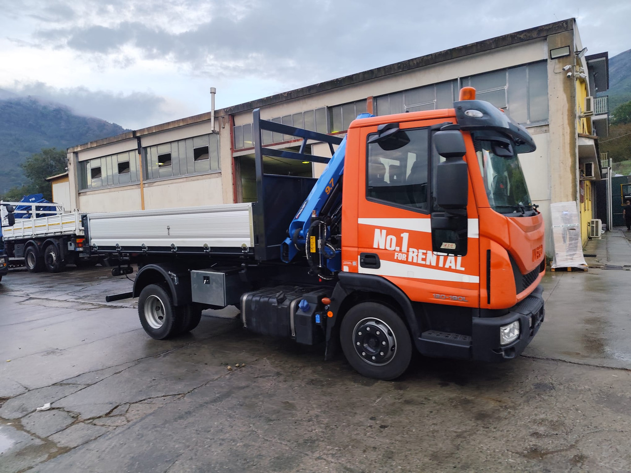 Kamion sa dizalicom IVECO EUROCARGO 120-90L: slika 28