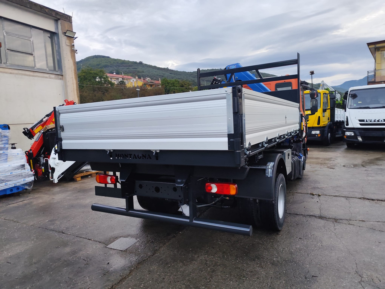 Kamion sa dizalicom IVECO EUROCARGO 120-90L: slika 26