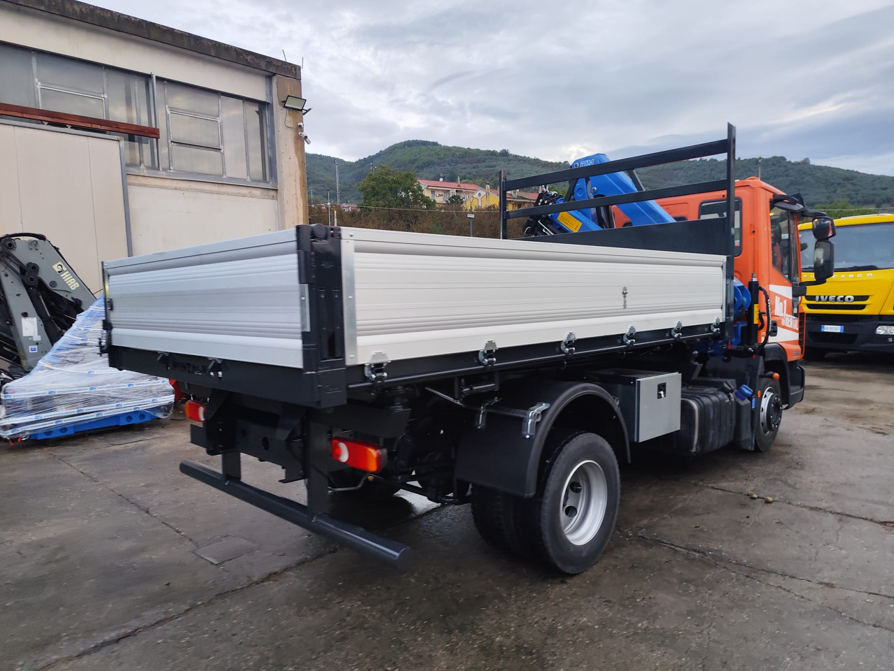 Kamion sa dizalicom IVECO EUROCARGO 120-90L: slika 27