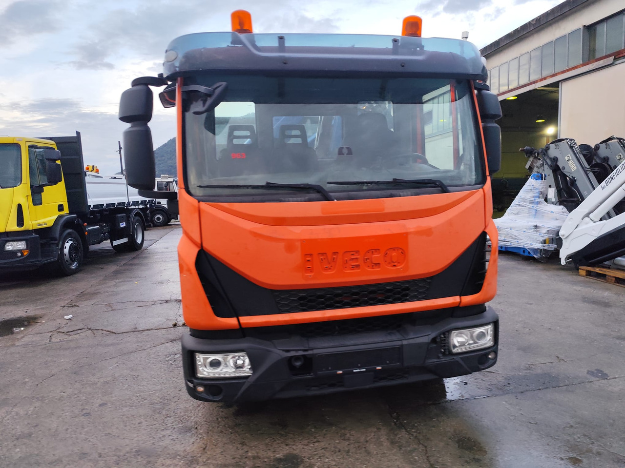 Kamion sa dizalicom IVECO EUROCARGO 120-90L: slika 33