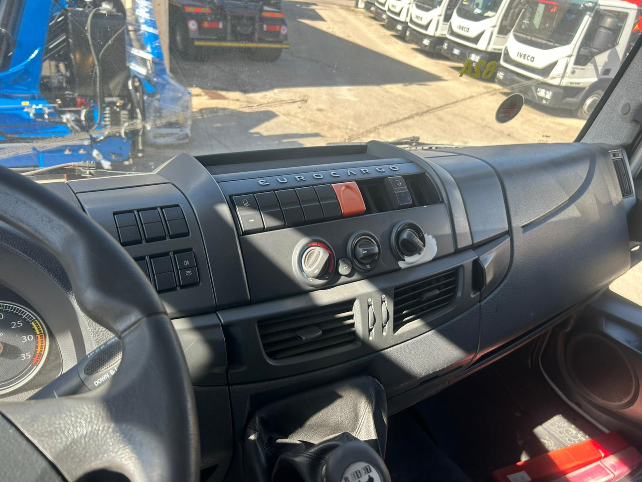 Istovarivač IVECO EUROCARGO 120E25: slika 43