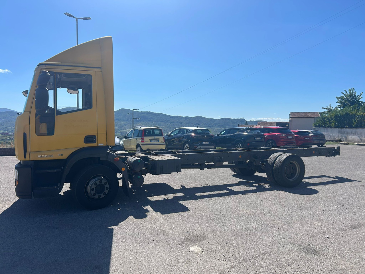 IVECO EUROCARGO 120E28P - Kamion sa zatvorenim sandukom: slika 2 IVECO EUROCARGO 120E28P - Kamion sa zatvorenim sandukom: slika 2