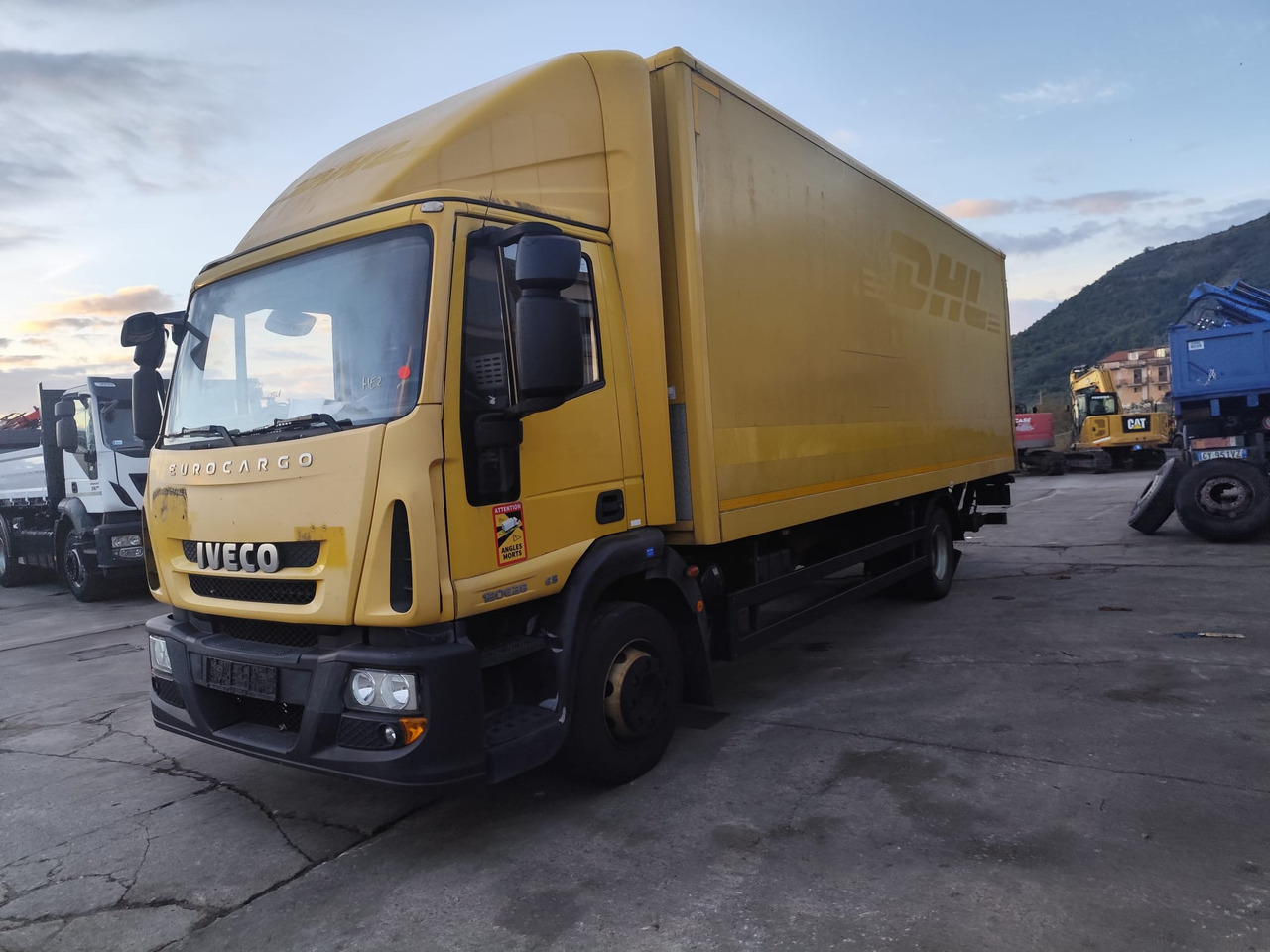 IVECO EUROCARGO 120E28P - Kamion sa golom šasijom i zatvorenom kabinom: slika 2 IVECO EUROCARGO 120E28P - Kamion sa golom šasijom i zatvorenom kabinom: slika 2