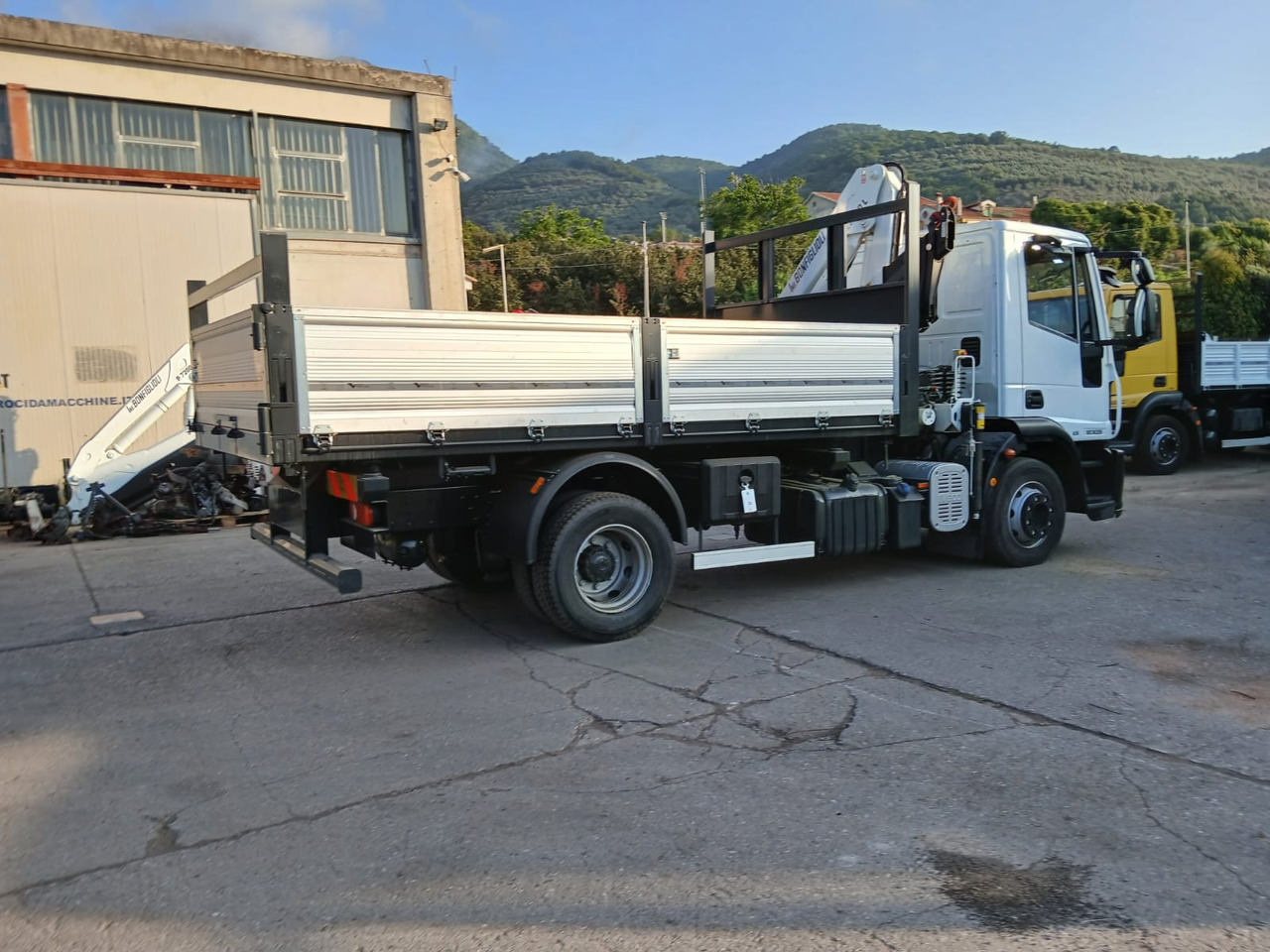 IVECO EUROCARGO 120E28P - Kamion sa dizalicom: slika 4 IVECO EUROCARGO 120E28P - Kamion sa dizalicom: slika 4