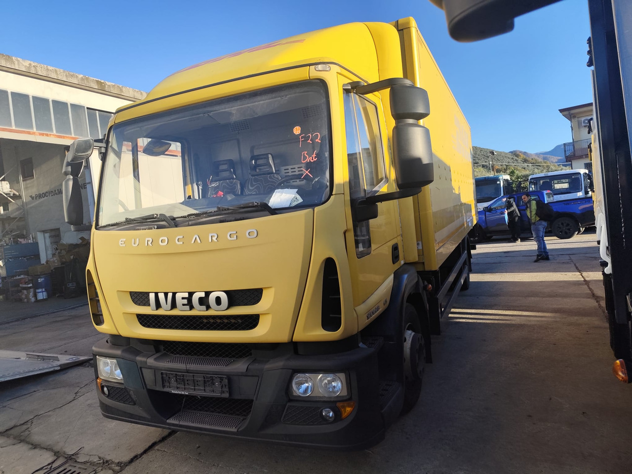 IVECO EUROCARGO 120E28P - Kamion sa golom šasijom i zatvorenom kabinom: slika 1 IVECO EUROCARGO 120E28P - Kamion sa golom šasijom i zatvorenom kabinom: slika 1