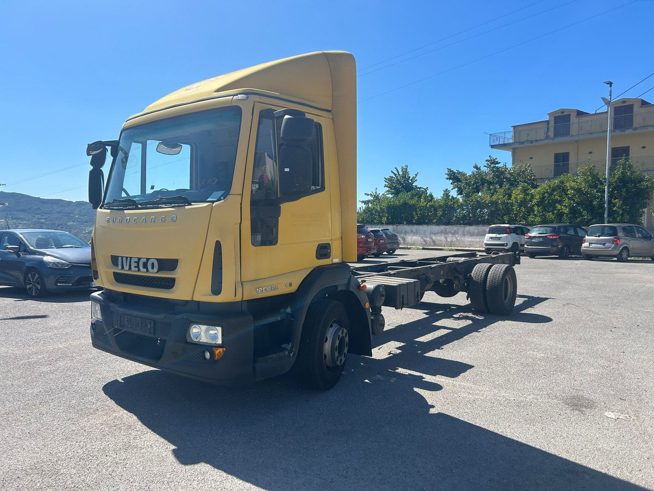 IVECO EUROCARGO 120E28P - Kamion sa zatvorenim sandukom: slika 1 IVECO EUROCARGO 120E28P - Kamion sa zatvorenim sandukom: slika 1