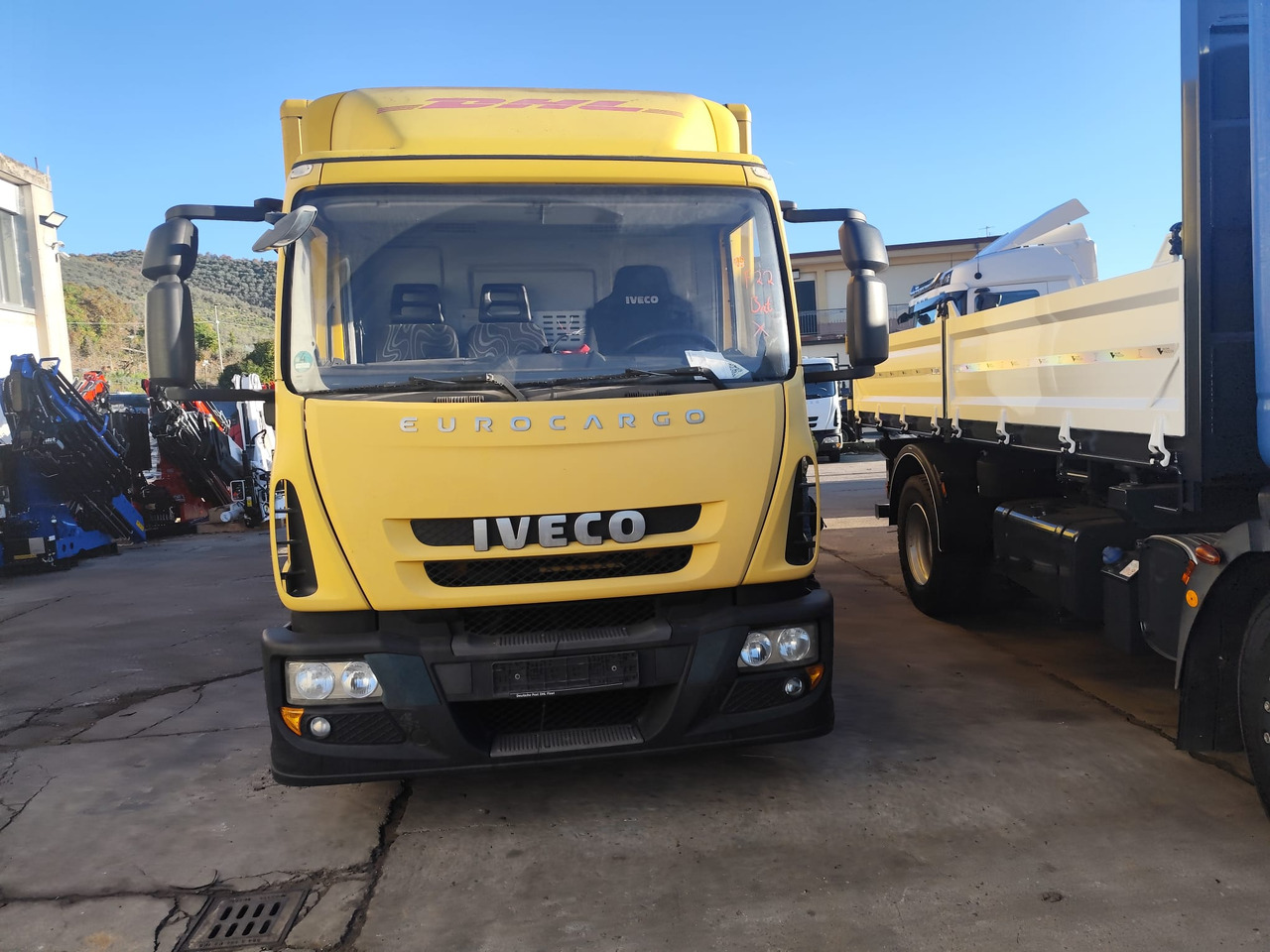 IVECO EUROCARGO 120E28P - Kamion sa golom šasijom i zatvorenom kabinom: slika 3 IVECO EUROCARGO 120E28P - Kamion sa golom šasijom i zatvorenom kabinom: slika 3