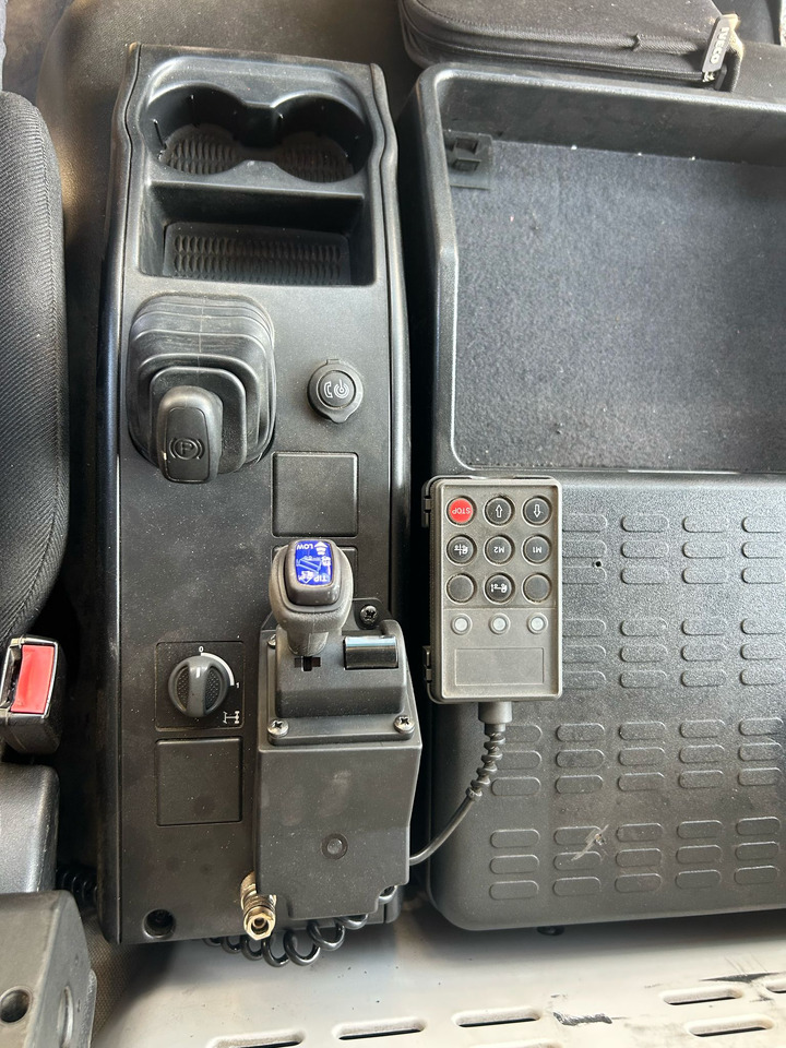 IVECO EUROCARGO 140-250 - Kamion sa dizalicom: slika 5 IVECO EUROCARGO 140-250 - Kamion sa dizalicom: slika 5