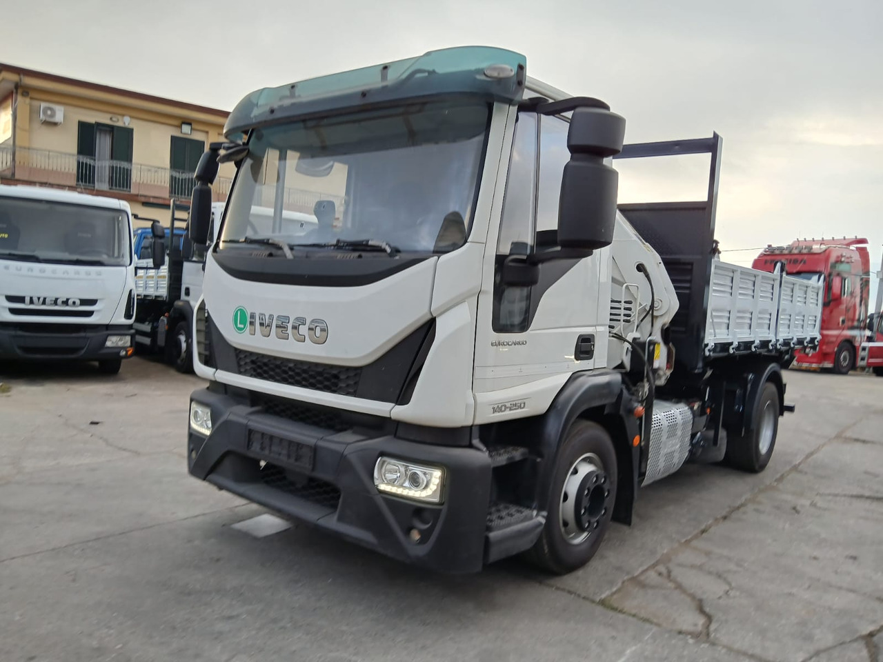IVECO EUROCARGO 140-250 - Kamion sa dizalicom, Istovarivač: slika 2 IVECO EUROCARGO 140-250 - Kamion sa dizalicom, Istovarivač: slika 2
