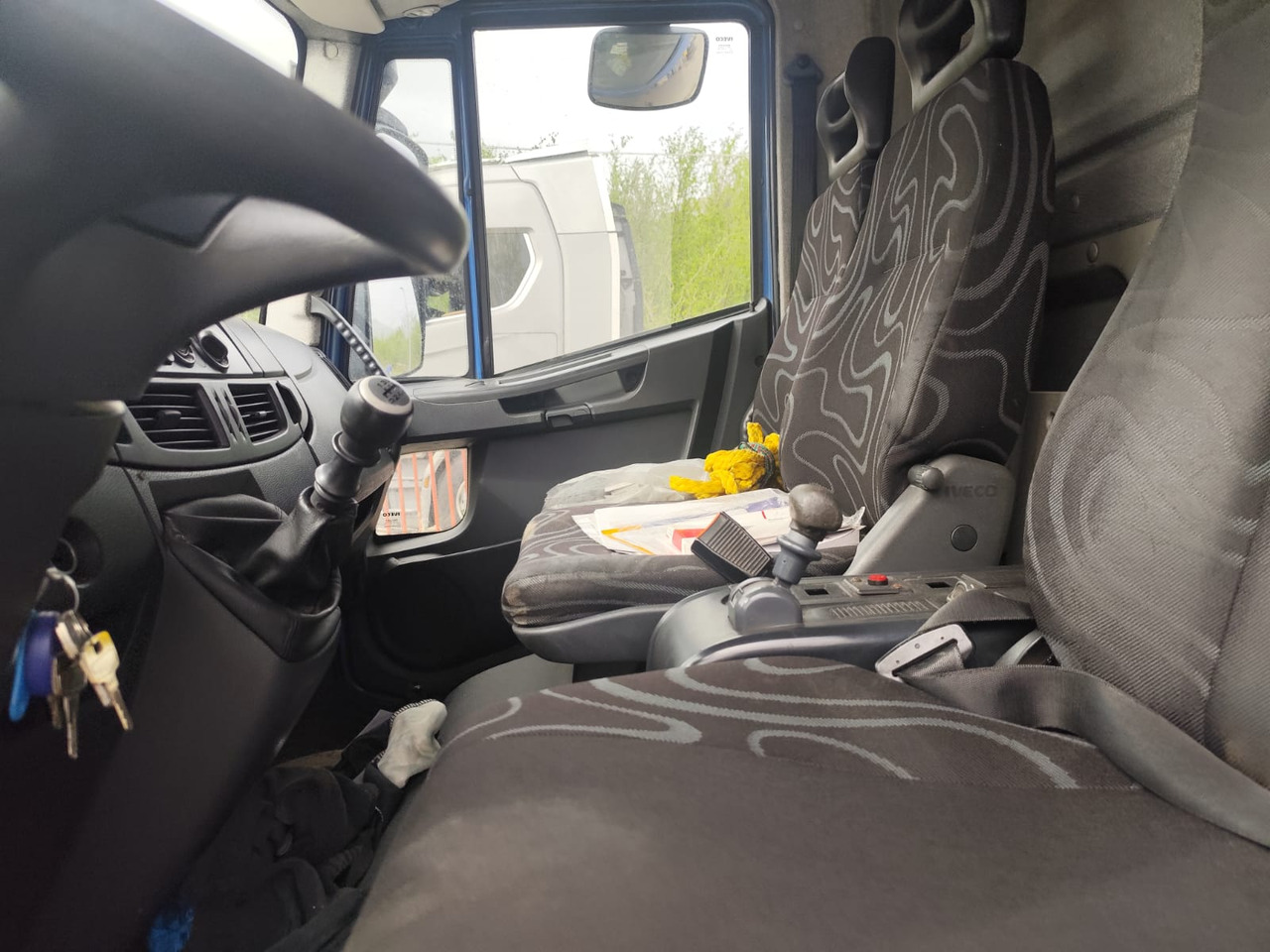 IVECO EUROCARGO 140E25 - Kamion sa golom šasijom i zatvorenom kabinom: slika 4 IVECO EUROCARGO 140E25 - Kamion sa golom šasijom i zatvorenom kabinom: slika 4
