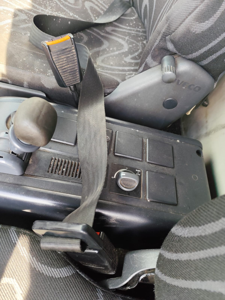 IVECO EUROCARGO 140E25 - Kamion sa golom šasijom i zatvorenom kabinom: slika 5 IVECO EUROCARGO 140E25 - Kamion sa golom šasijom i zatvorenom kabinom: slika 5