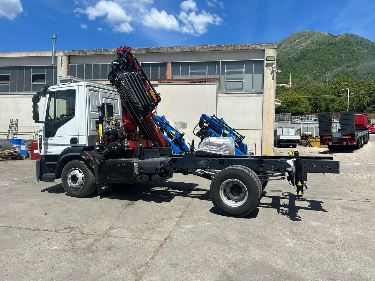 IVECO EUROCARGO 160-250 - Kamion sa dizalicom: slika 5 IVECO EUROCARGO 160-250 - Kamion sa dizalicom: slika 5