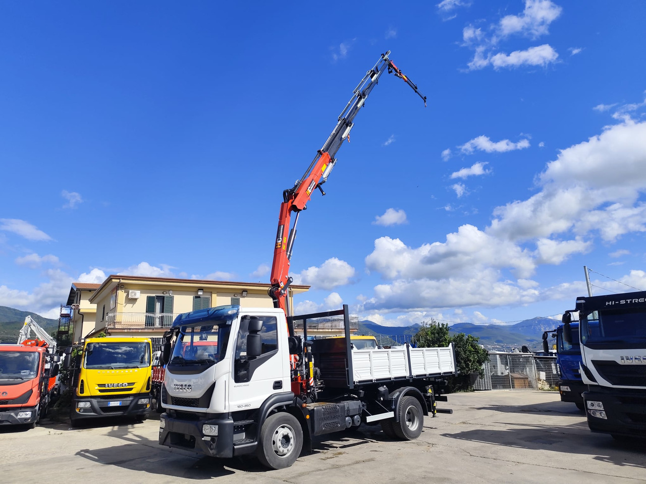 IVECO EUROCARGO 160-250 - Kamion sa dizalicom, Istovarivač: slika 5 IVECO EUROCARGO 160-250 - Kamion sa dizalicom, Istovarivač: slika 5