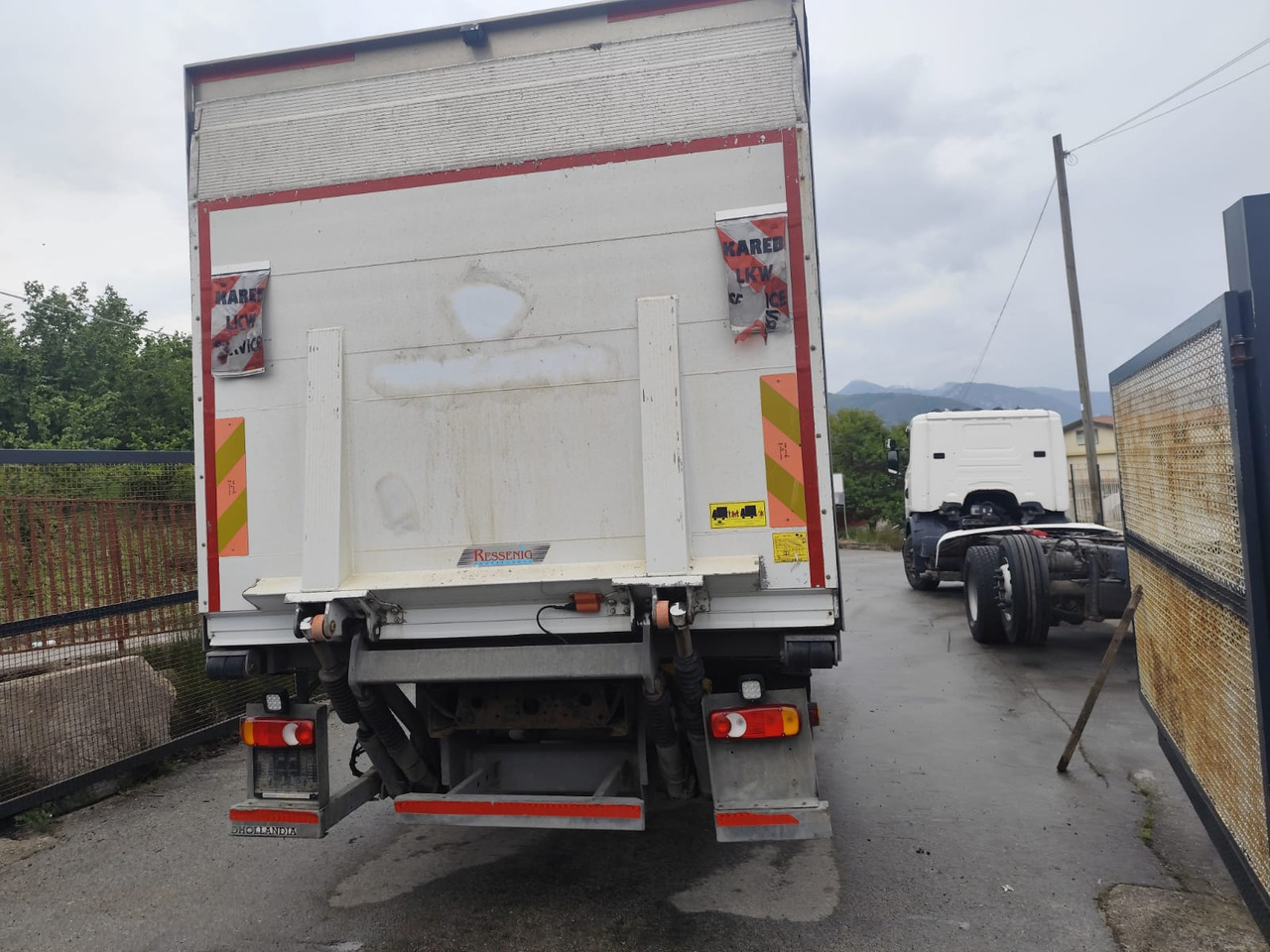 IVECO EUROCARGO 160-280 - Kamion sa golom šasijom i zatvorenom kabinom, Kamion sa dizalicom: slika 3 IVECO EUROCARGO 160-280 - Kamion sa golom šasijom i zatvorenom kabinom, Kamion sa dizalicom: slika 3